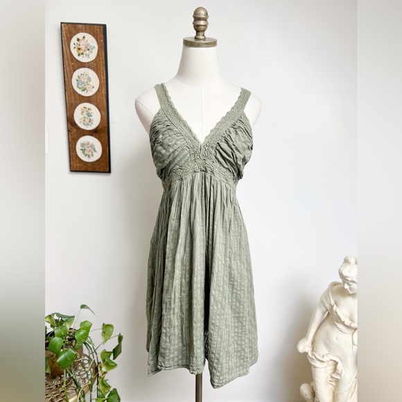 Vintage Dresses & Skirts - Vintage 90s Green Embroidered Sun Dress size 6 small
